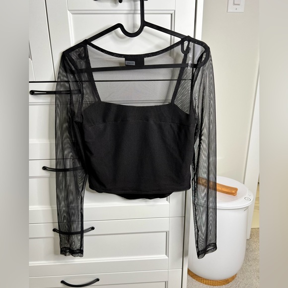 NWOT Mesh sleeve cropped too long sleeve - Picture 6 of 6